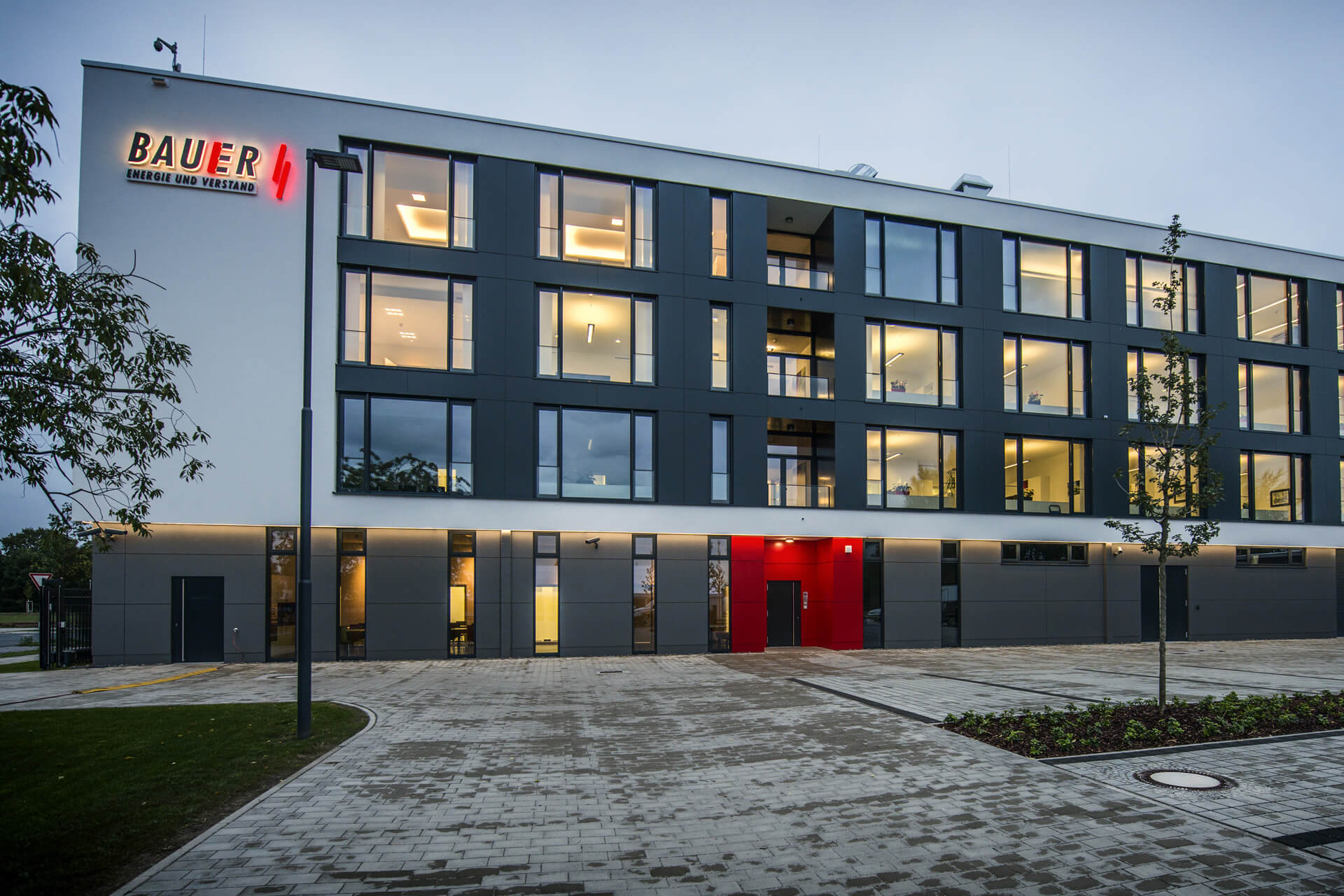 BAUER Elektrounternehmen GmbH & Co KG